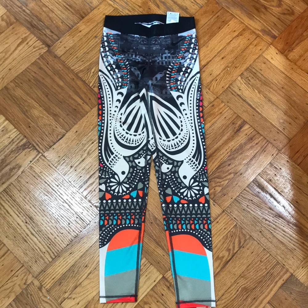 NWOT Nike Pro Women’s City Edition Leggings